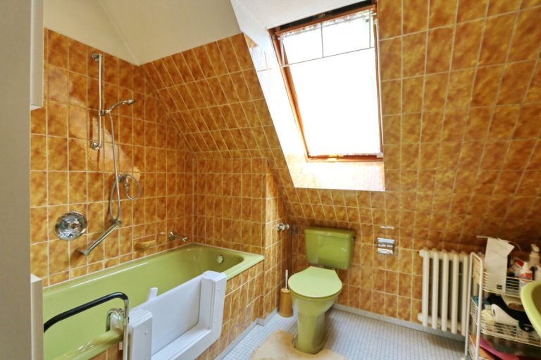 Immobilienangebot - Hamburg - Haus_Wohnung - Großzügiges Architektenhaus mit Doppelgarage auf großem Grundstück in Hamburg-Wellingsbüttel