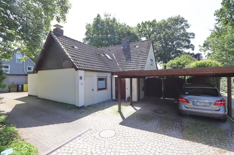 Immobilienangebot - Hamburg - Alle - Mehrgenerationshaus - Charmantes Zweifamilienhaus in Hamburg-Poppenbüttel
