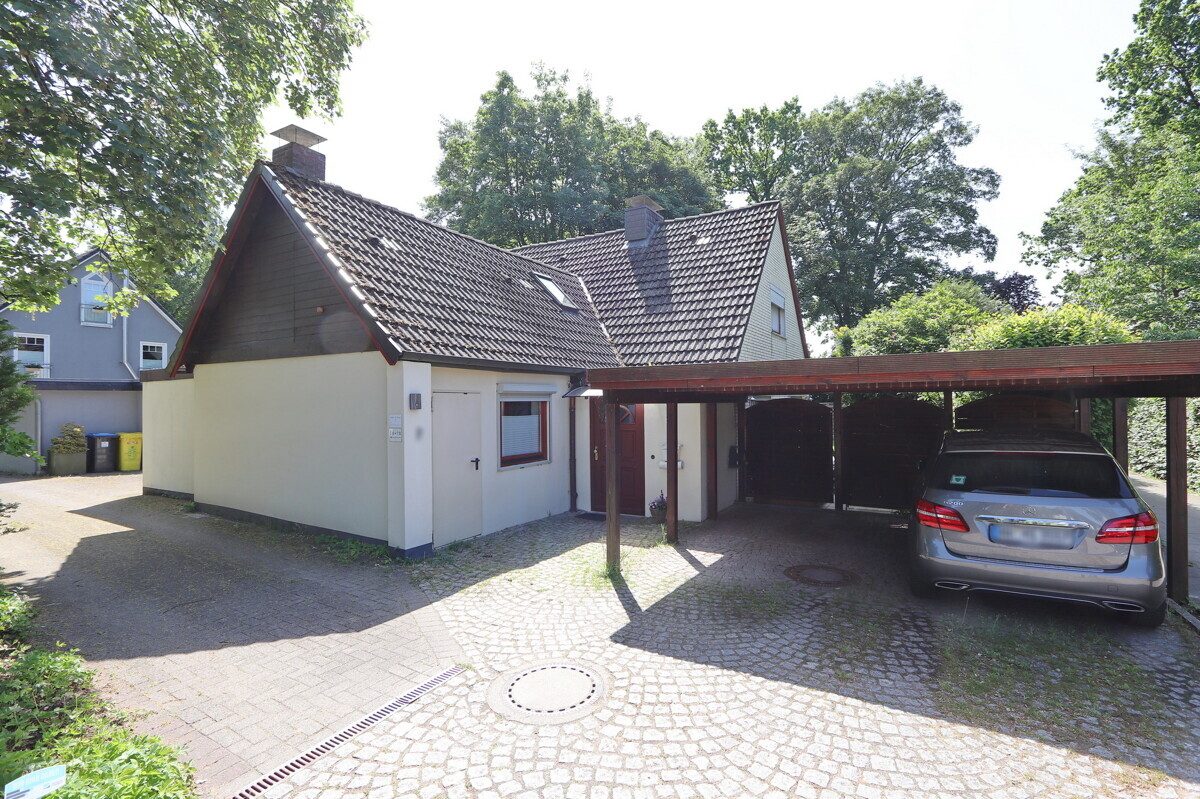 Immobilienangebot - Hamburg - Alle - Mehrgenerationshaus - Charmantes Zweifamilienhaus in Hamburg-Poppenbüttel