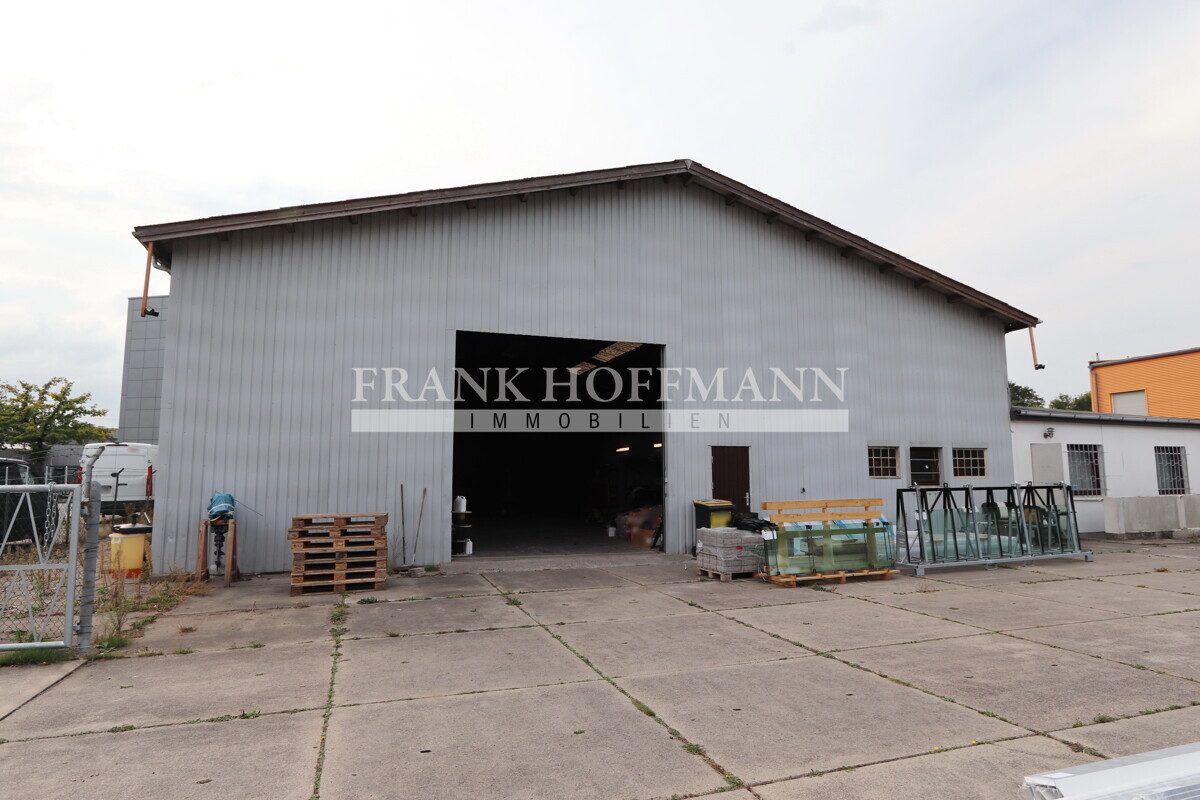 M2456 Außenaufnahme 1 Immobilienangebot - Norderstedt - Commercial_Hallen - Kaltlagerhalle mit Büro und Betriebswohnung in Norderstedt