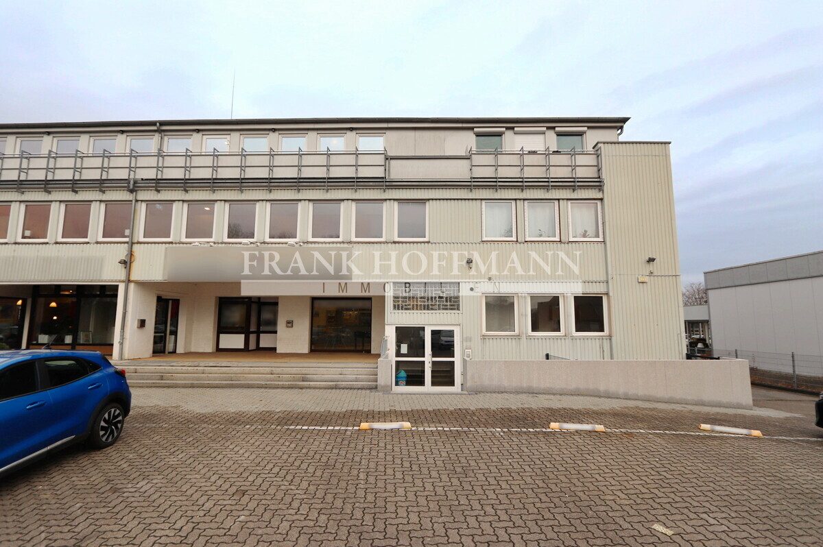 Immobilienangebot - Kiel - Commercial_Hallen - Top Sichtbarkeit! Lager mit Verkaufsfläche in Kiel-Wellingdorf