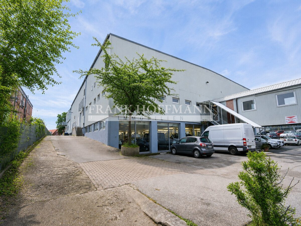 Immobilienangebot - Kiel - Commercial_Hallen - Top Sichtbarkeit! Lager mit Verkaufsfläche in Kiel-Wellingdorf