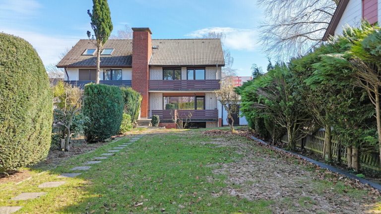 Immobilienangebot - Norderstedt - Haus_Wohnung - Großzügige DHH mit Vollkeller & Ausbaureserve an der Grenze zu Hamburg