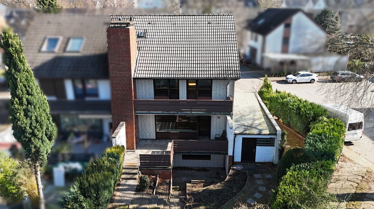 Hausansicht Rückseite Drohne Immobilienangebot - Norderstedt - Haus_Wohnung - Großzügige DHH mit Vollkeller & Ausbaureserve an der Grenze zu Hamburg