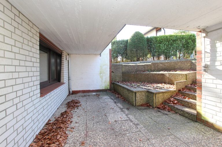 Immobilienangebot - Norderstedt - Haus_Wohnung - Großzügige DHH mit Vollkeller & Ausbaureserve an der Grenze zu Hamburg