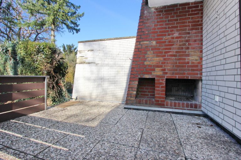 Immobilienangebot - Norderstedt - Haus_Wohnung - Großzügige DHH mit Vollkeller & Ausbaureserve an der Grenze zu Hamburg