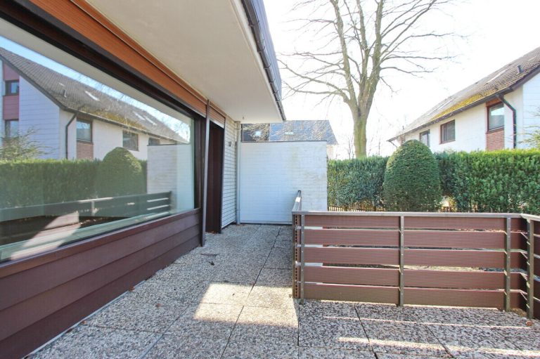 Immobilienangebot - Norderstedt - Haus_Wohnung - Großzügige DHH mit Vollkeller & Ausbaureserve an der Grenze zu Hamburg