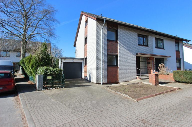 Immobilienangebot - Norderstedt - Haus_Wohnung - Großzügige DHH mit Vollkeller & Ausbaureserve an der Grenze zu Hamburg