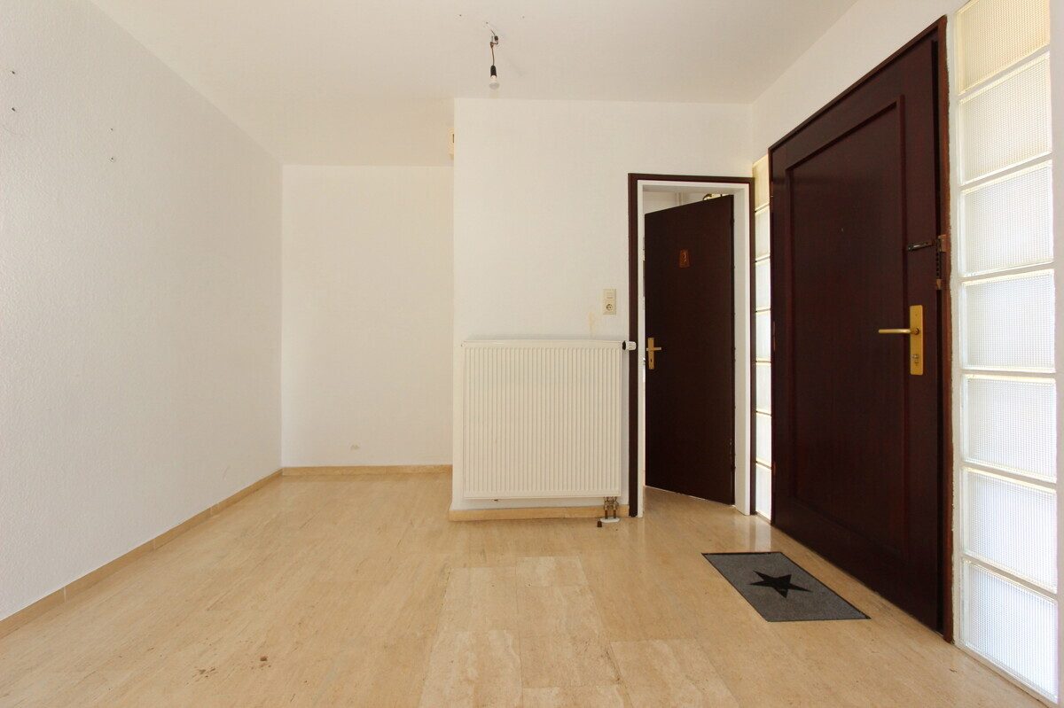 Eingangsdiele Immobilienangebot - Norderstedt - Haus_Wohnung - Großzügige DHH mit Vollkeller & Ausbaureserve an der Grenze zu Hamburg