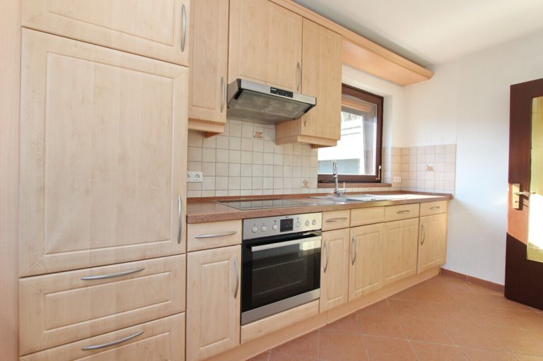Immobilienangebot - Norderstedt - Haus_Wohnung - Großzügige DHH mit Vollkeller & Ausbaureserve an der Grenze zu Hamburg