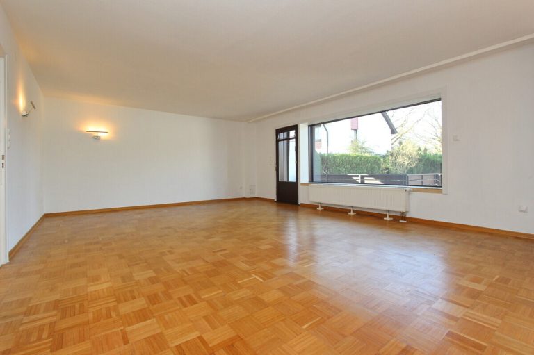 Immobilienangebot - Norderstedt - Haus_Wohnung - Großzügige DHH mit Vollkeller & Ausbaureserve an der Grenze zu Hamburg