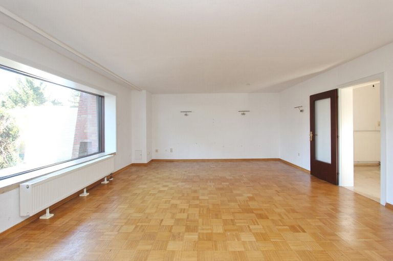 Immobilienangebot - Norderstedt - Haus_Wohnung - Großzügige DHH mit Vollkeller & Ausbaureserve an der Grenze zu Hamburg