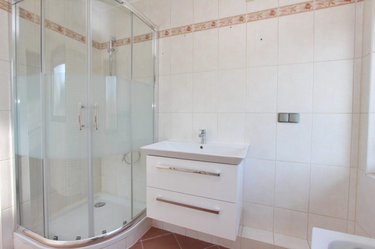Immobilienangebot - Norderstedt - Haus_Wohnung - Großzügige DHH mit Vollkeller & Ausbaureserve an der Grenze zu Hamburg