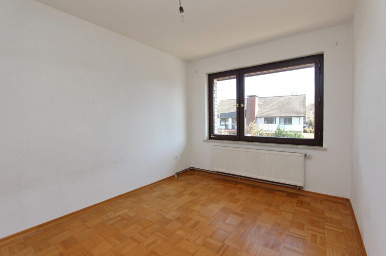 Immobilienangebot - Norderstedt - Haus_Wohnung - Großzügige DHH mit Vollkeller & Ausbaureserve an der Grenze zu Hamburg