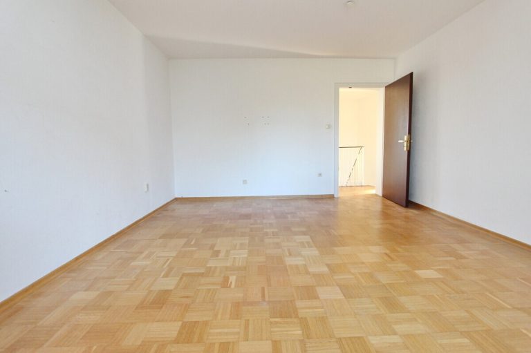 Immobilienangebot - Norderstedt - Haus_Wohnung - Großzügige DHH mit Vollkeller & Ausbaureserve an der Grenze zu Hamburg