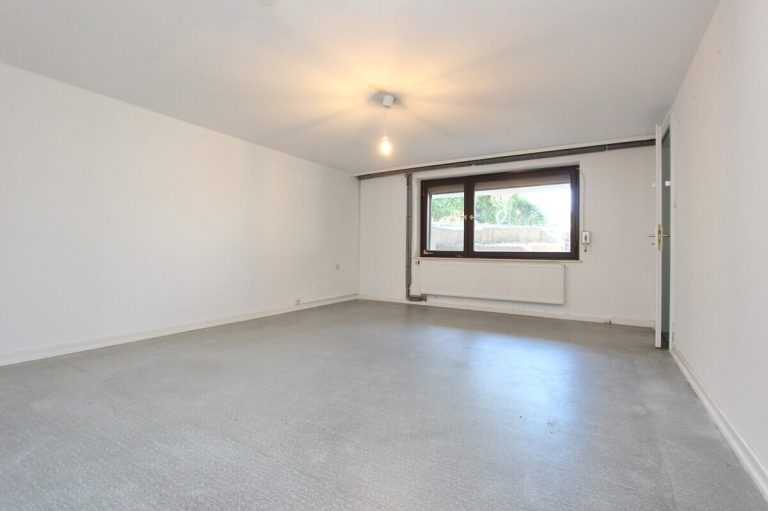 Immobilienangebot - Norderstedt - Haus_Wohnung - Großzügige DHH mit Vollkeller & Ausbaureserve an der Grenze zu Hamburg