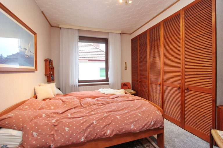 Immobilienangebot - Hamburg - Haus_Wohnung - Charmanter Altbau mit großzügigem Grundstück in Hamburg-Schnelsen