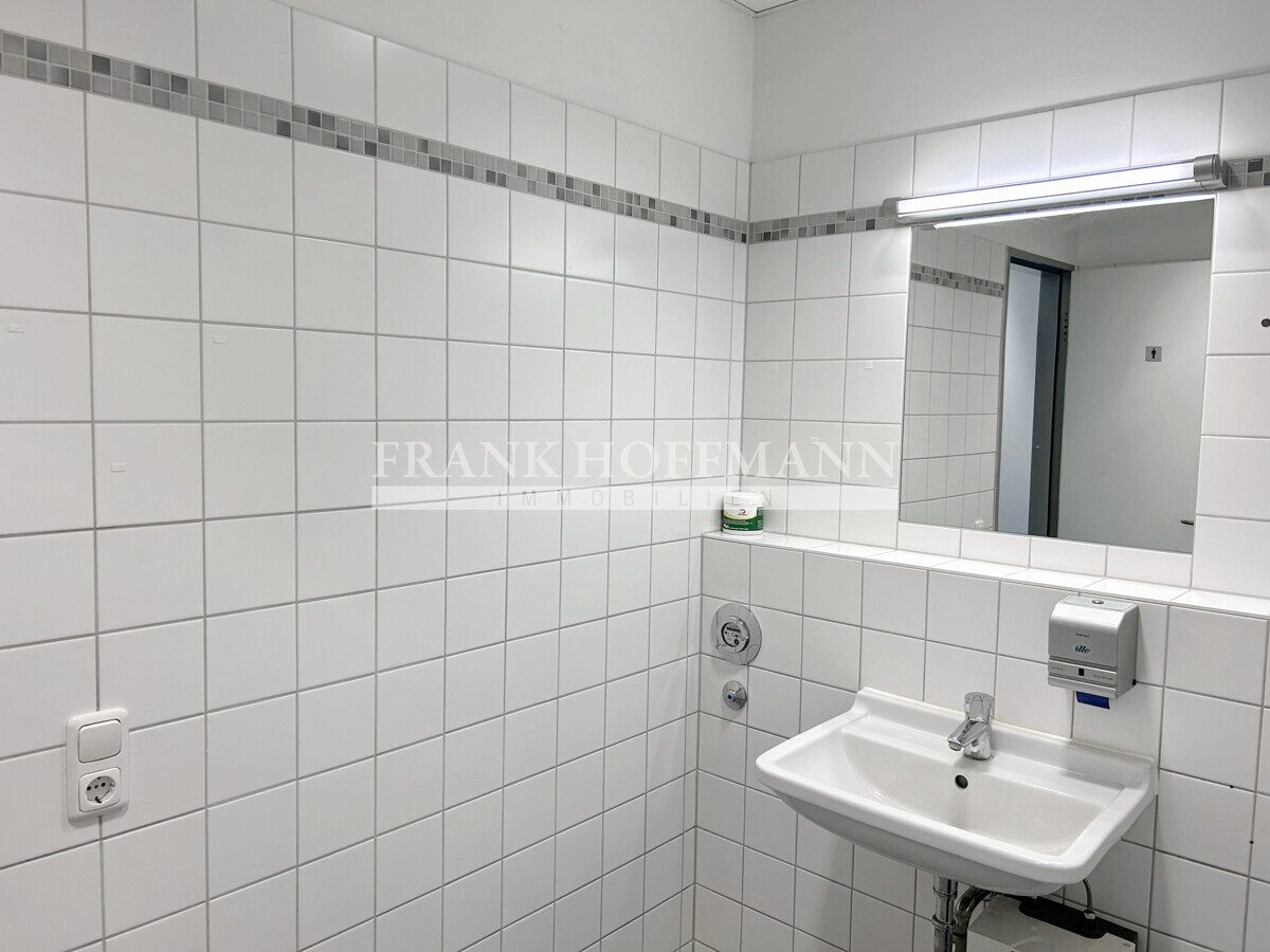 M2504-1.OG WC Immobilienangebot - Hamburg - Commercial_Büro - Bürofläche im 1. Obergeschoss in Hamburg-Rahlstedt