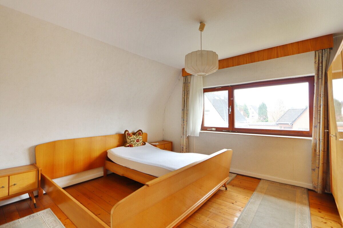 Schlafzimmer OG Immobilienangebot - Hamburg - Haus_Wohnung - Freistehendes Einfamilienhaus mit Garage in Hamburg-Jenfeld