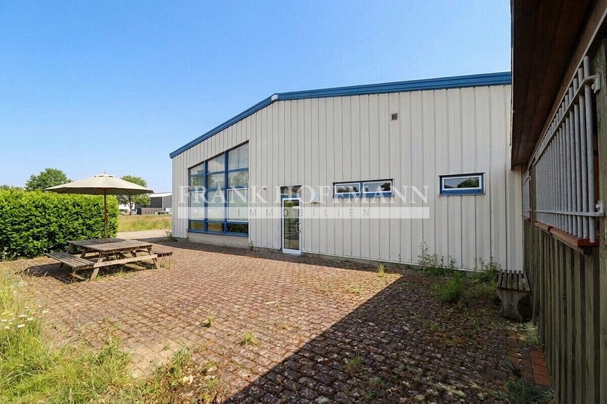 V10545 Außenansicht 1 Immobilienangebot - Kiebitzreihe - Commercial_Hallen - Vielseitig nutzbarer Produktionsstandort mit Werkstatt-, Lager- und Büroflächen in Kiebitzreihe