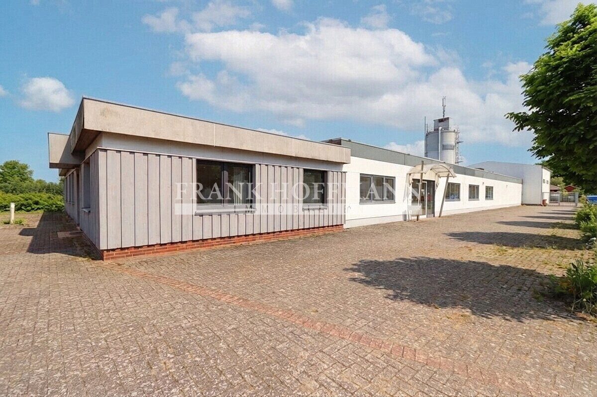 V10545 Außenansicht 3 Immobilienangebot - Kiebitzreihe - Commercial_Hallen - Vielseitig nutzbarer Produktionsstandort mit Werkstatt-, Lager- und Büroflächen in Kiebitzreihe