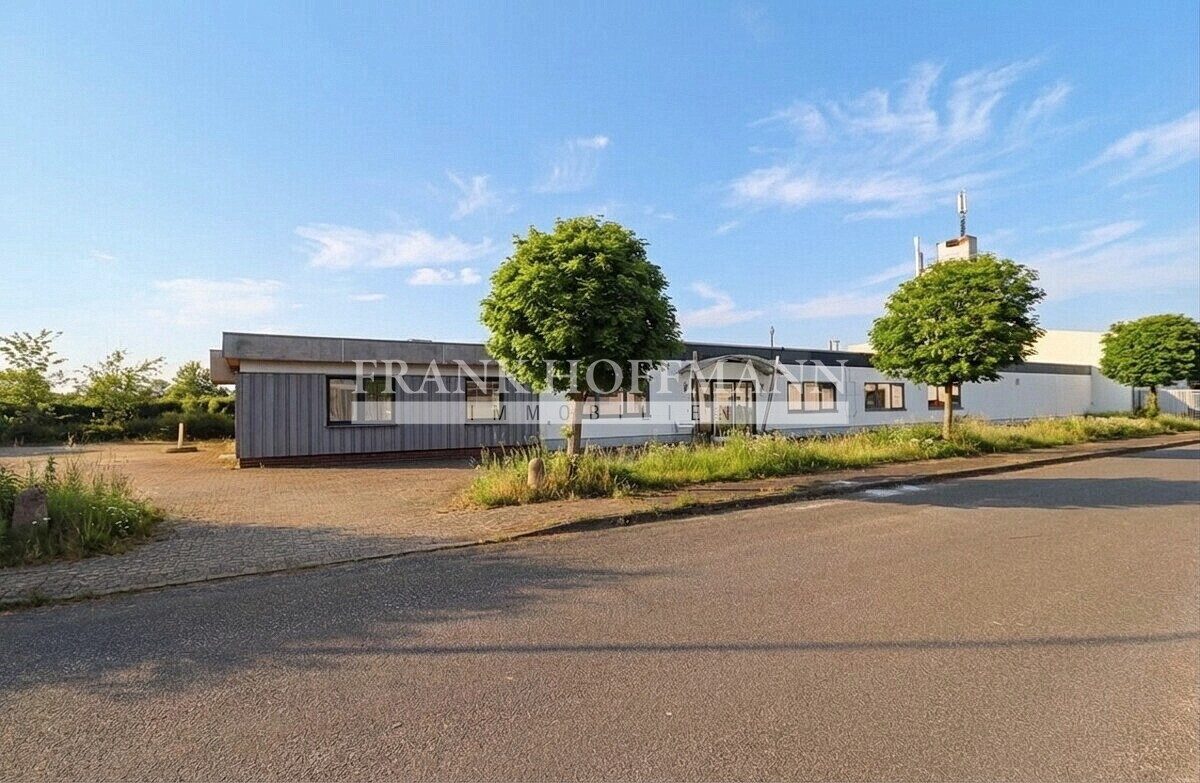 V10545 Außenansicht 4 Immobilienangebot - Kiebitzreihe - Commercial_Hallen - Vielseitig nutzbarer Produktionsstandort mit Werkstatt-, Lager- und Büroflächen in Kiebitzreihe