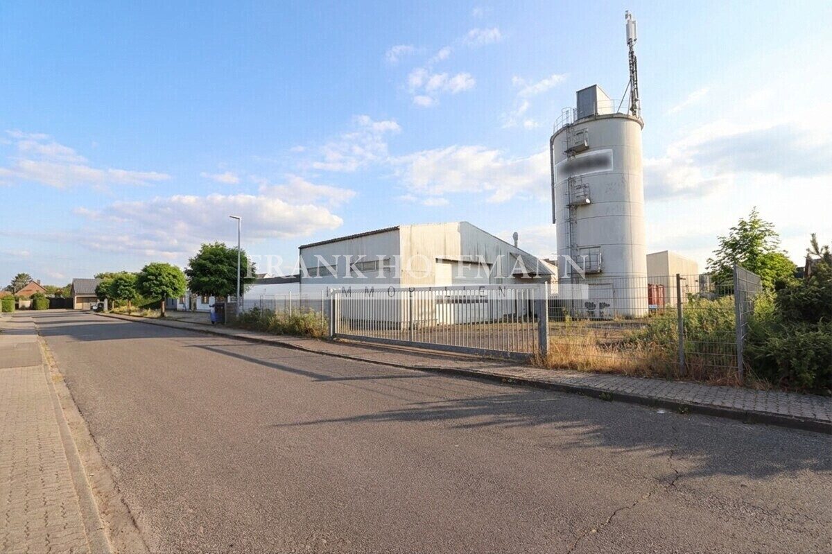 V10545 Außenansicht 5 Immobilienangebot - Kiebitzreihe - Commercial_Hallen - Vielseitig nutzbarer Produktionsstandort mit Werkstatt-, Lager- und Büroflächen in Kiebitzreihe