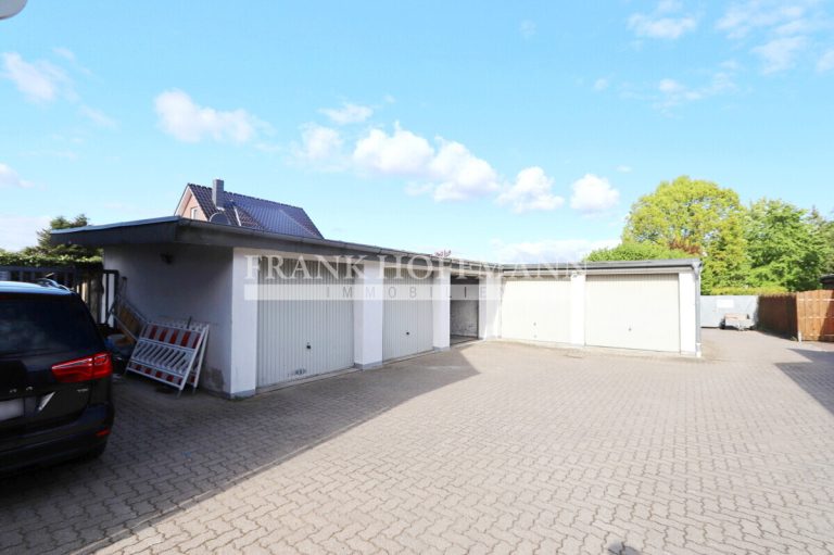 Immobilienangebot - Norderstedt - Alle - Wohn-/ Geschäftshaus mit 5 Einheiten & 6 Garagen in Norderstedt