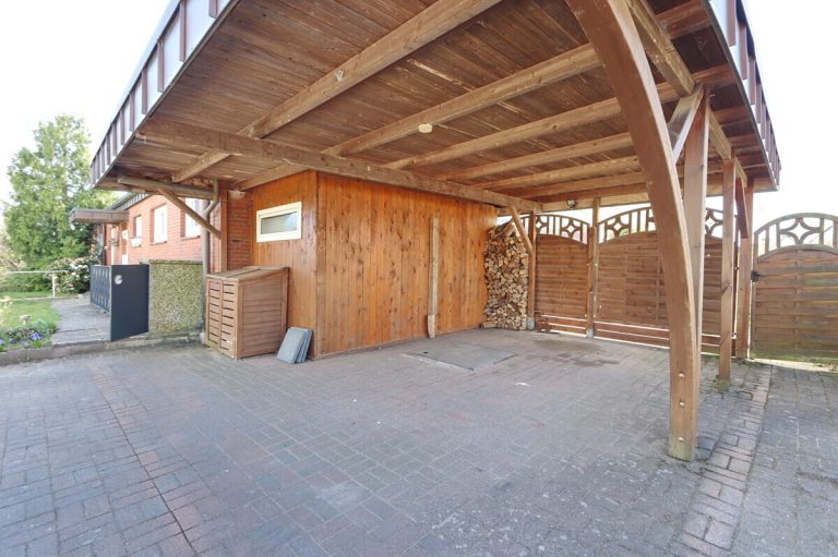 Immobilienangebot - Rellingen - Haus_Wohnung - Platzreicher Bungalow mit Carport und Garage in Rellingen