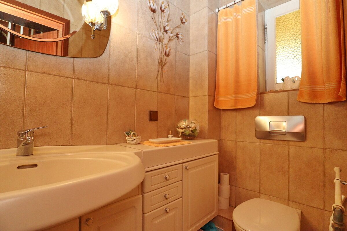 Duschbad EG Immobilienangebot - Kaltenkirchen - Haus_Wohnung - Sanierungsbedürftiges Einfamilienhaus in beliebter Lage von Kaltenkirchen!