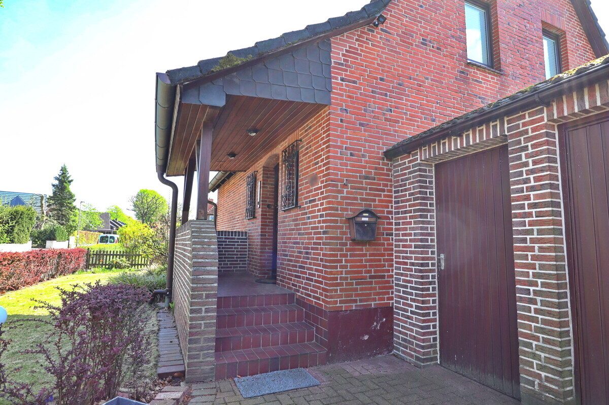 Eingangsbereich Immobilienangebot - Kaltenkirchen - Haus_Wohnung - Sanierungsbedürftiges Einfamilienhaus in beliebter Lage von Kaltenkirchen!