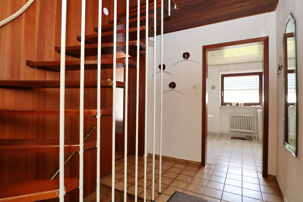 Flur EG Immobilienangebot - Kaltenkirchen - Haus_Wohnung - Sanierungsbedürftiges Einfamilienhaus in beliebter Lage von Kaltenkirchen!