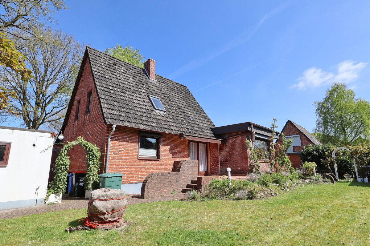 Titelbild Immobilienangebot - Kaltenkirchen - Haus_Wohnung - Sanierungsbedürftiges Einfamilienhaus in beliebter Lage von Kaltenkirchen!