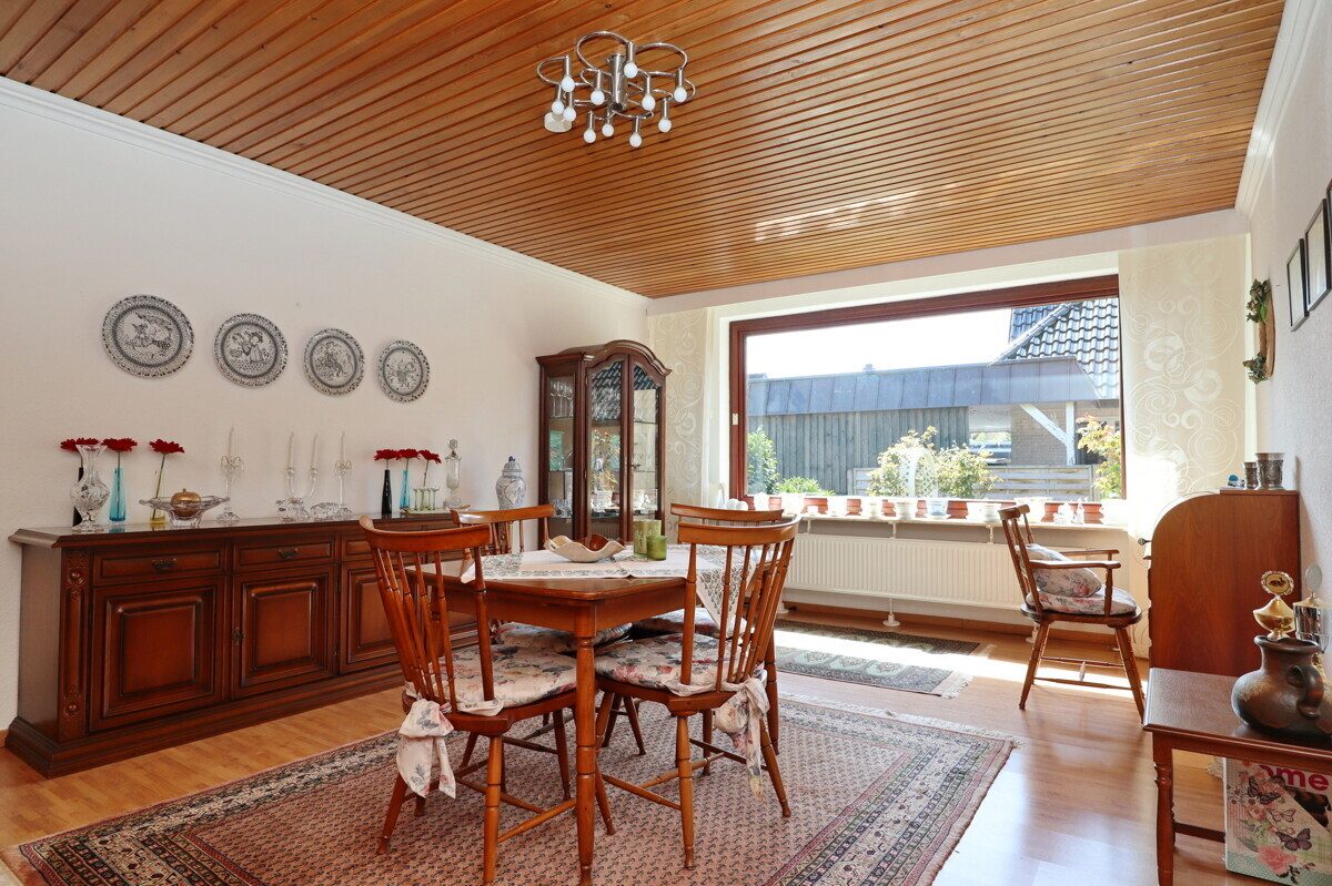 Wohnzimmer Immobilienangebot - Kaltenkirchen - Haus_Wohnung - Sanierungsbedürftiges Einfamilienhaus in beliebter Lage von Kaltenkirchen!