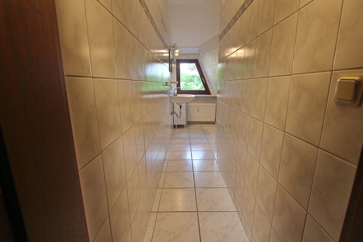Immobilienangebot - Hoisdorf - Haus_Wohnung - Großzügige Dachgeschosswohnung auf großem Grundstück in Hoisdorf