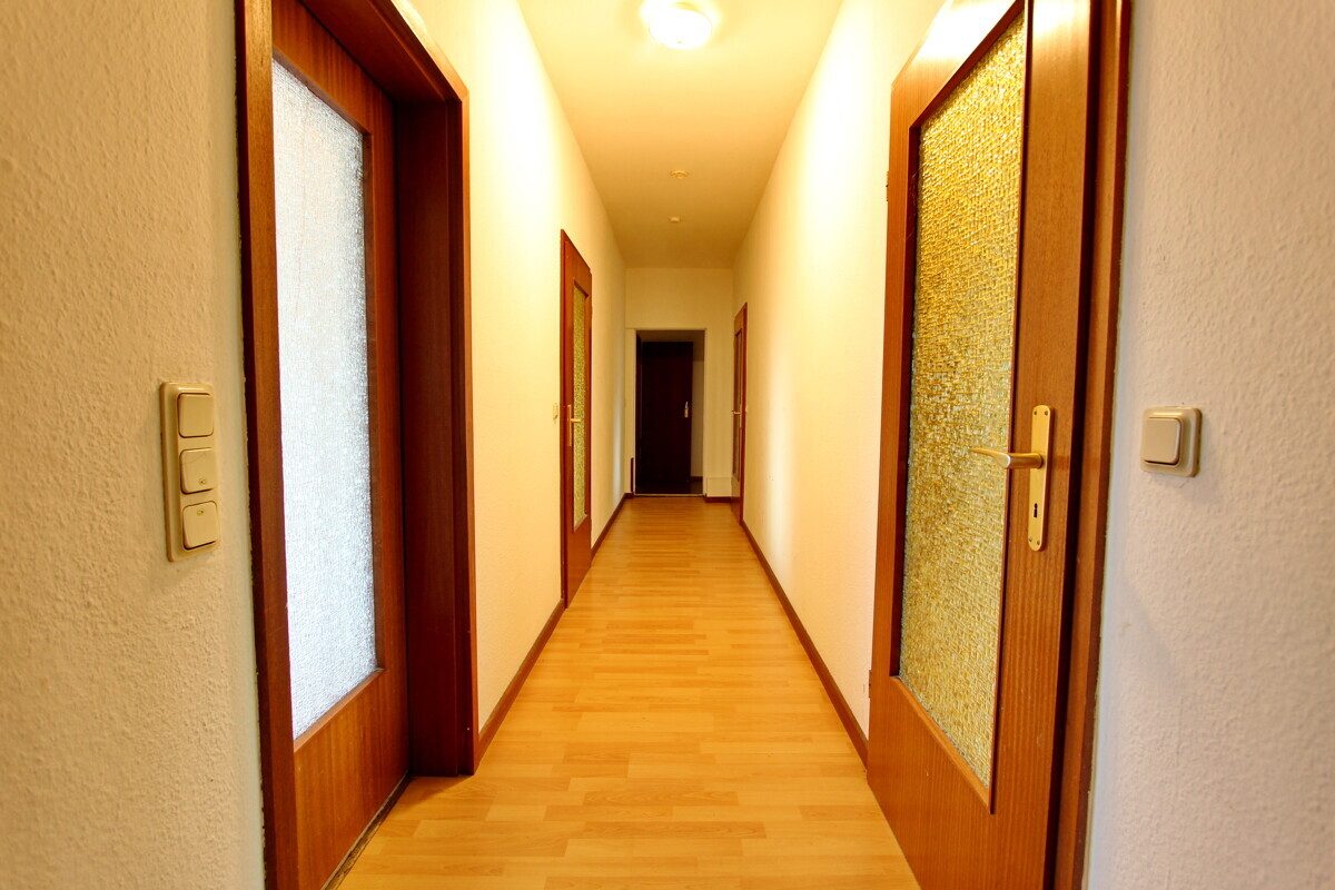 Immobilienangebot - Hoisdorf - Haus_Wohnung - Großzügige Dachgeschosswohnung auf großem Grundstück in Hoisdorf