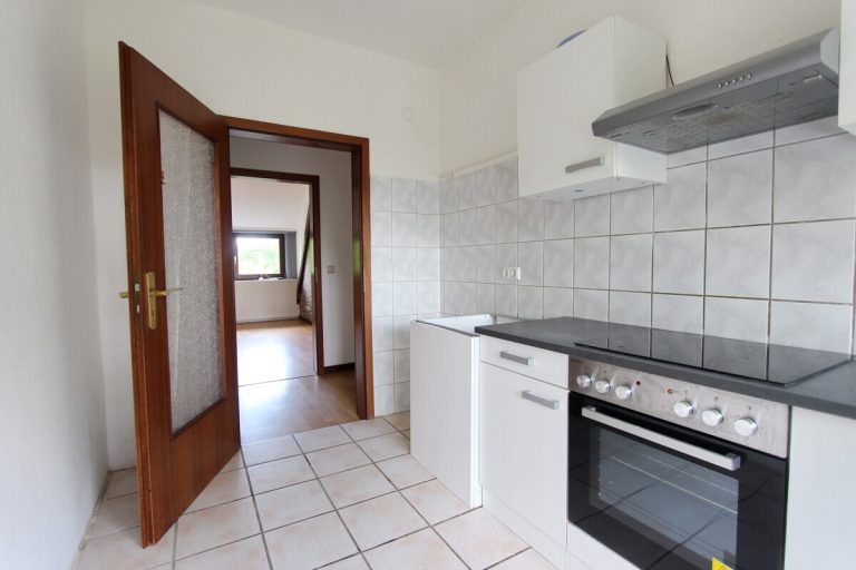 Immobilienangebot - Hoisdorf - Haus_Wohnung - Großzügige Dachgeschosswohnung auf großem Grundstück in Hoisdorf