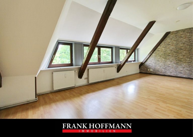 Immobilienangebot - Hoisdorf - Haus_Wohnung - Großzügige Dachgeschosswohnung auf großem Grundstück in Hoisdorf