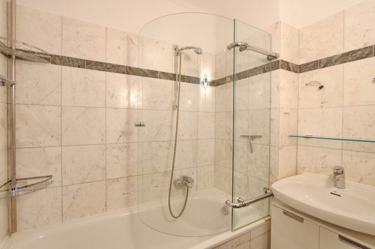 Immobilienangebot - Hamburg - Alle - Vermietete 2,5-Zimmer-Eigentumswohnung mit großem Balkon in Hamburg-Meiendorf!