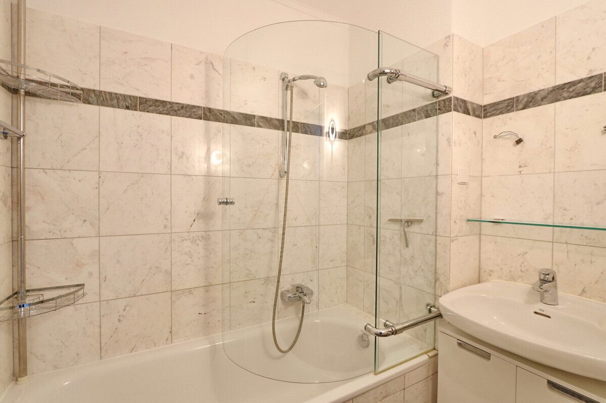 Immobilienangebot - Hamburg - Alle - Vermietete 2,5-Zimmer-Eigentumswohnung mit großem Balkon in Hamburg-Meiendorf!