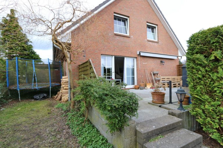 Immobilienangebot - Hamburg - Alle - Vermietetes, gepflegtes Einfamilienhaus mit Carport in Hamburg-Langenhorn