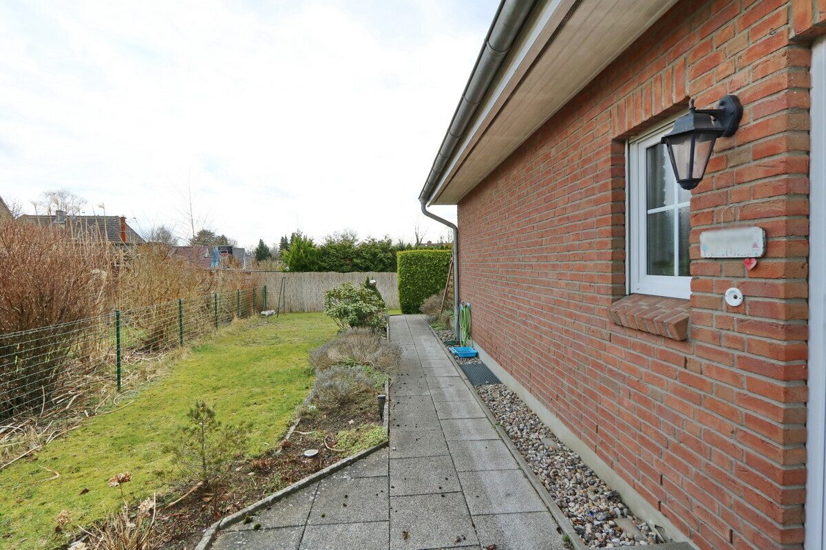 Immobilienangebot - Hamburg - Alle - Vermietetes, gepflegtes Einfamilienhaus mit Carport in Hamburg-Langenhorn