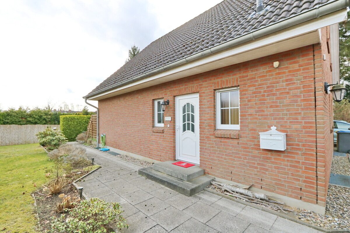 Immobilienangebot - Hamburg - Alle - Vermietetes, gepflegtes Einfamilienhaus mit Carport in Hamburg-Langenhorn