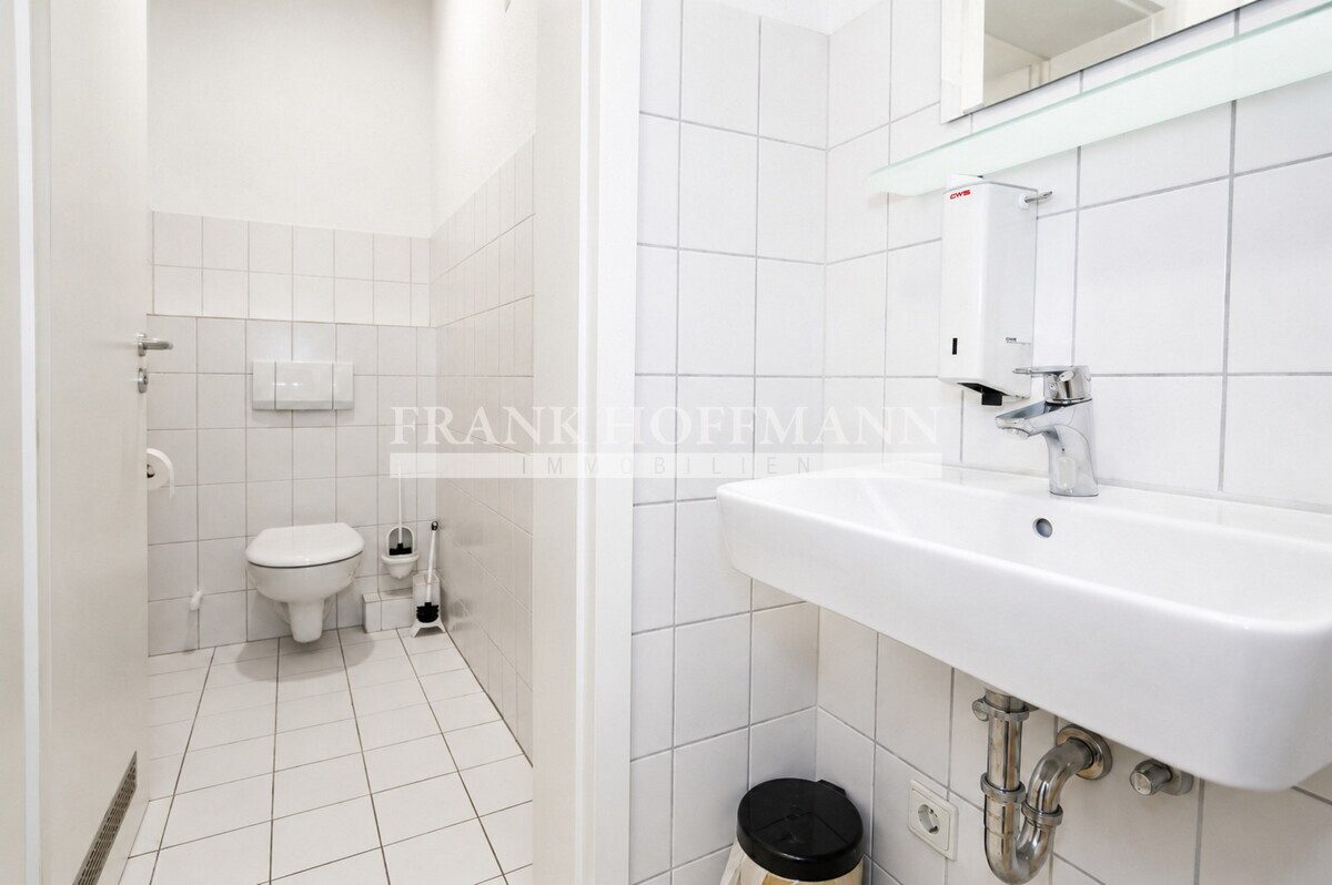 M2000-EG rechts Damen-WC Immobilienangebot - Alveslohe - Commercial_Büro - Flexible Bürofläche mit guter Erreichbarkeit in Alveslohe