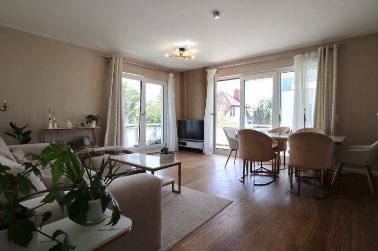 Immobilienangebot - Norderstedt - Haus_Wohnung - Schlüsselfertig & modern: Vollständig möblierte 4-Zimmer-Wohnung mit Balkon in Norderstedt