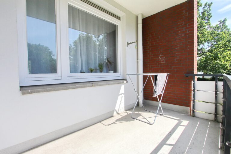 Immobilienangebot - Hamburg - Haus_Wohnung - Charmante 2,5-Zimmer-Wohnung in ruhiger Lage von Hamburg-Meiendorf mit Loggia & Stellplatz