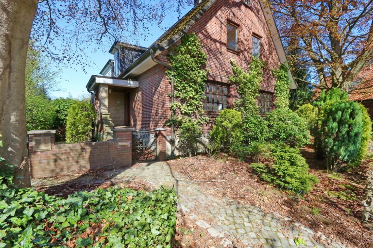 Immobilienangebot - Hamburg - Grundstücke - Großes Baugrundstück mit Altbestand in Hamburg-Poppenbüttel