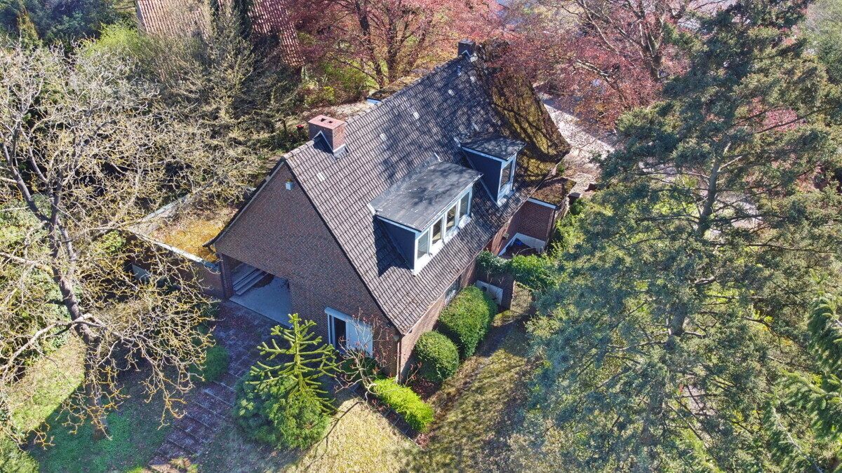 Hausrückseite Immobilienangebot - Hamburg - Grundstücke - Großes Baugrundstück mit Altbestand in Hamburg-Poppenbüttel