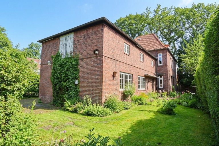 Immobilienangebot - Pinneberg - Haus_Wohnung - Einfamilienhaus mit Charme und unzähligen Möglichkeiten in toller Lage von Pinneberg
