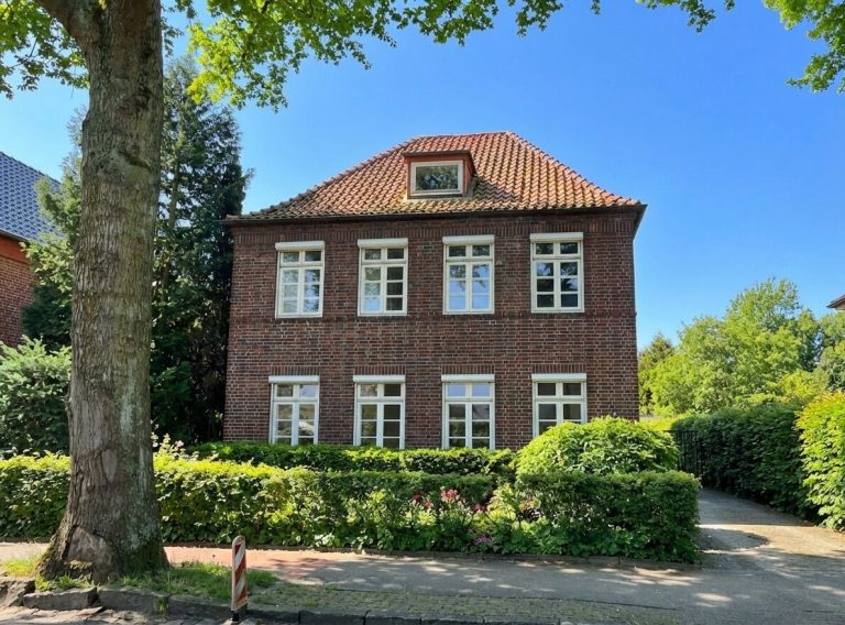Immobilienangebot - Pinneberg - Haus_Wohnung - Einfamilienhaus mit Charme und unzähligen Möglichkeiten in toller Lage von Pinneberg